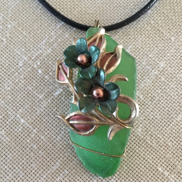 Sea Glass Vintage Jewelry Necklace Green - Picture 2 of 8